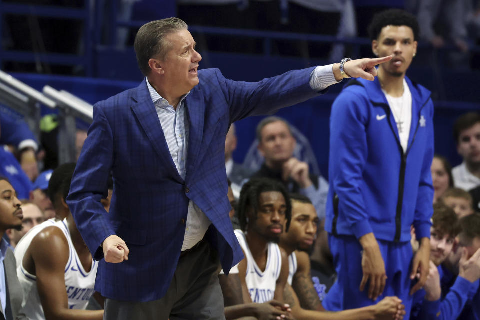 Kentucky head coach John Calipari, left, directs his team during the second half of an NCAA college basketball game against Gonzaga, Saturday, Feb. 10, 2024, in Lexington, Ky. (AP Photo/James Crisp)