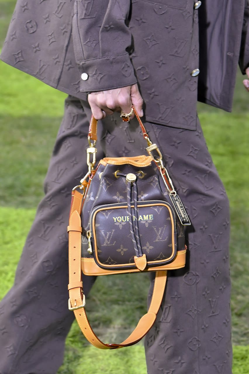 Highlights of the Louis Vuitton 2025 Spring/Summer Menswear Show in Paris: Gong Yoo and Jeffrey took a photo together; even girls were attracted by these travel-themed handbags