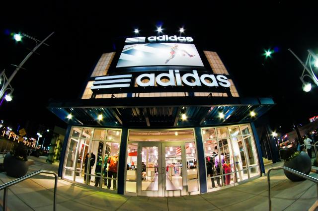 estéreo Tomate prueba Adidas se suma a las sanciones a Rusia: la lista de empresas que dan la  espalda a Putin tras los ataques a Ucrania