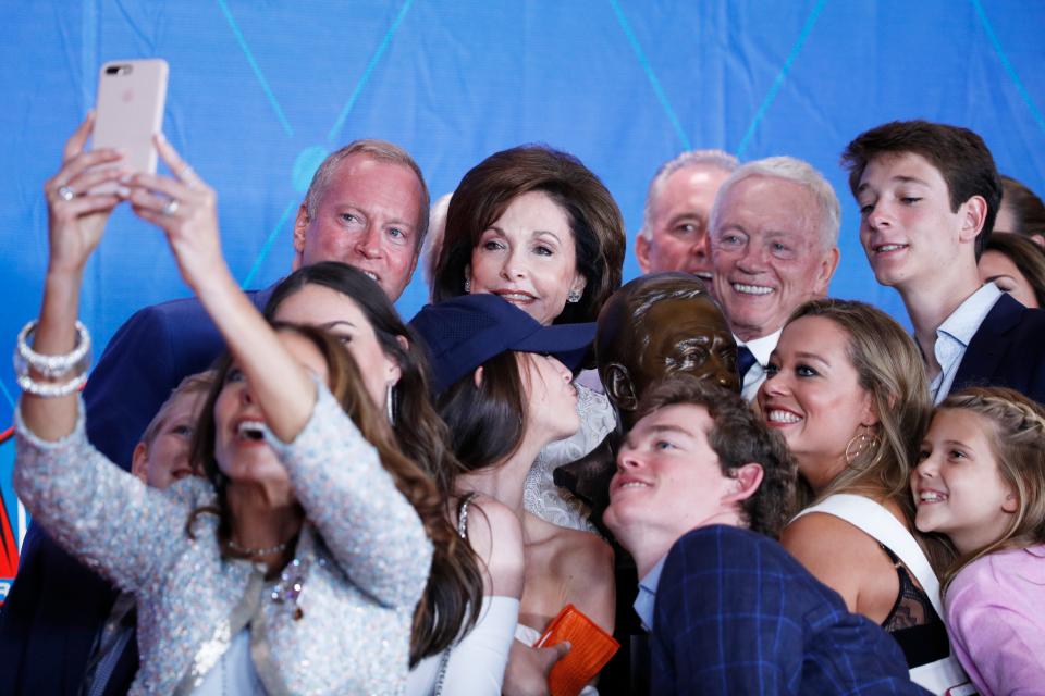 Dallas Cowboys owner Jerry Jones and his family take a selfie with his bust during the Pro Football Hall of Fame Enshrinement Ceremony at Tom Benson Hall of Fame Stadium on August 5, 2017 in Canton, Ohio. (Photo by Joe Robbins/Getty Images)