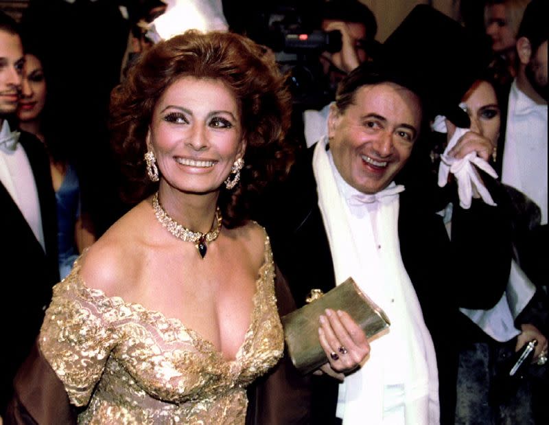 FILE PHOTO: Italian movie star Sophia Loren (L) and her host, Austrian building contractor Richard Lugner, are a..