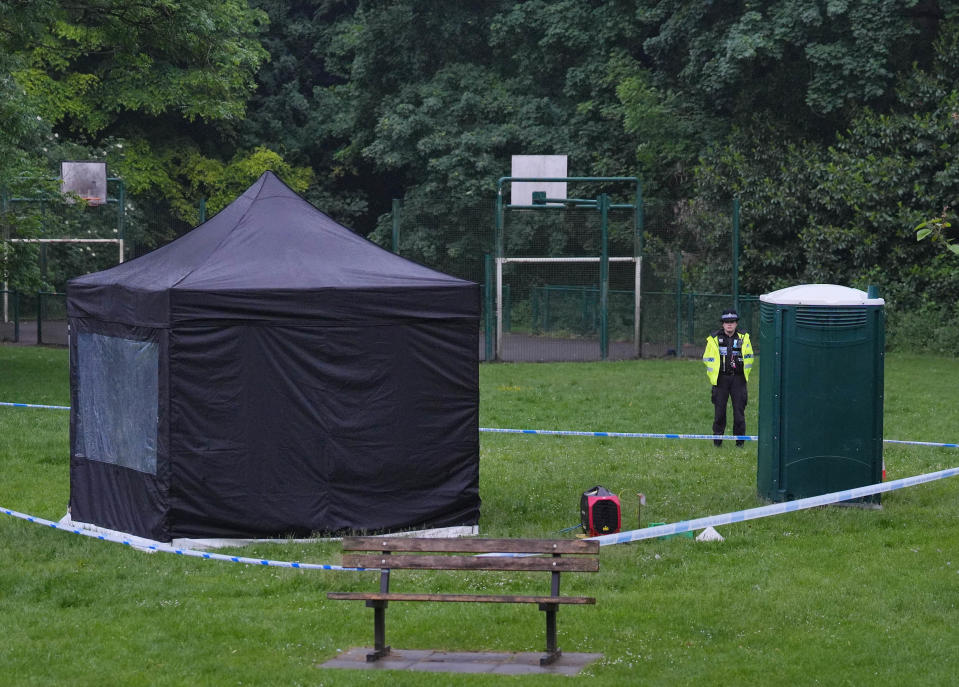 Trickett 被發現伏屍的 Grenfall Park 草地，至今仍被當地警方封鎖。 (Photo by Jonathan Brady/PA Images via Getty Images)