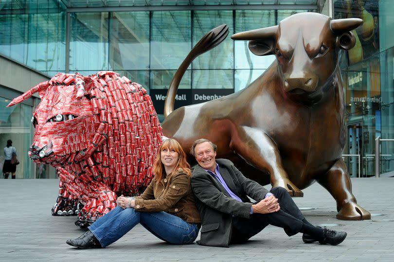 Sculptor Pamina Stewart with her bull made from Coca Cola cans, next to the original bronze bull and its creator, Laurence Broderick at the Bullring in 2008