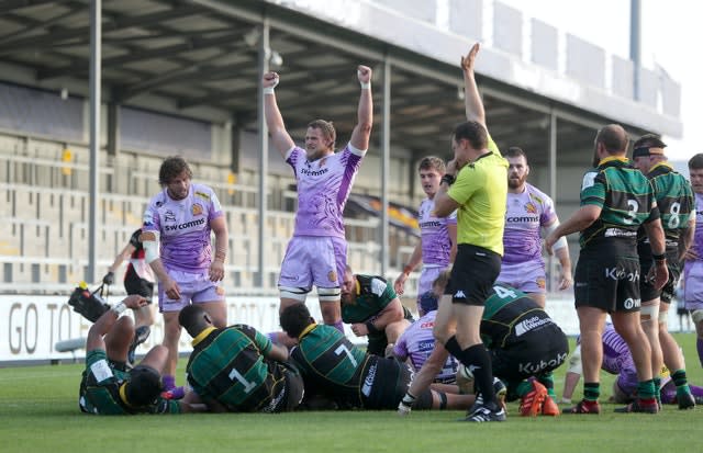 Exeter Chiefs’ Jacques Vermeulen (hidden) scores his side’s second try