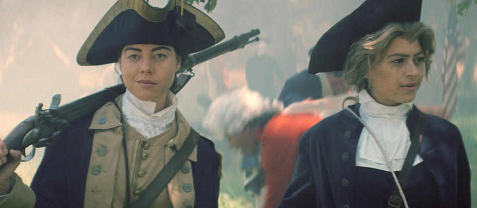 Aubrey Plaza as Aaron Burr and Alia Shawkat as Alexander Hamilton in <em>Drunk History</em>. (Photo: Comedy Central)