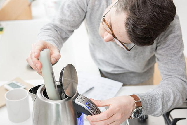 Why We Love the Cuisinart PerfecTemp Cordless Electric Kettle for