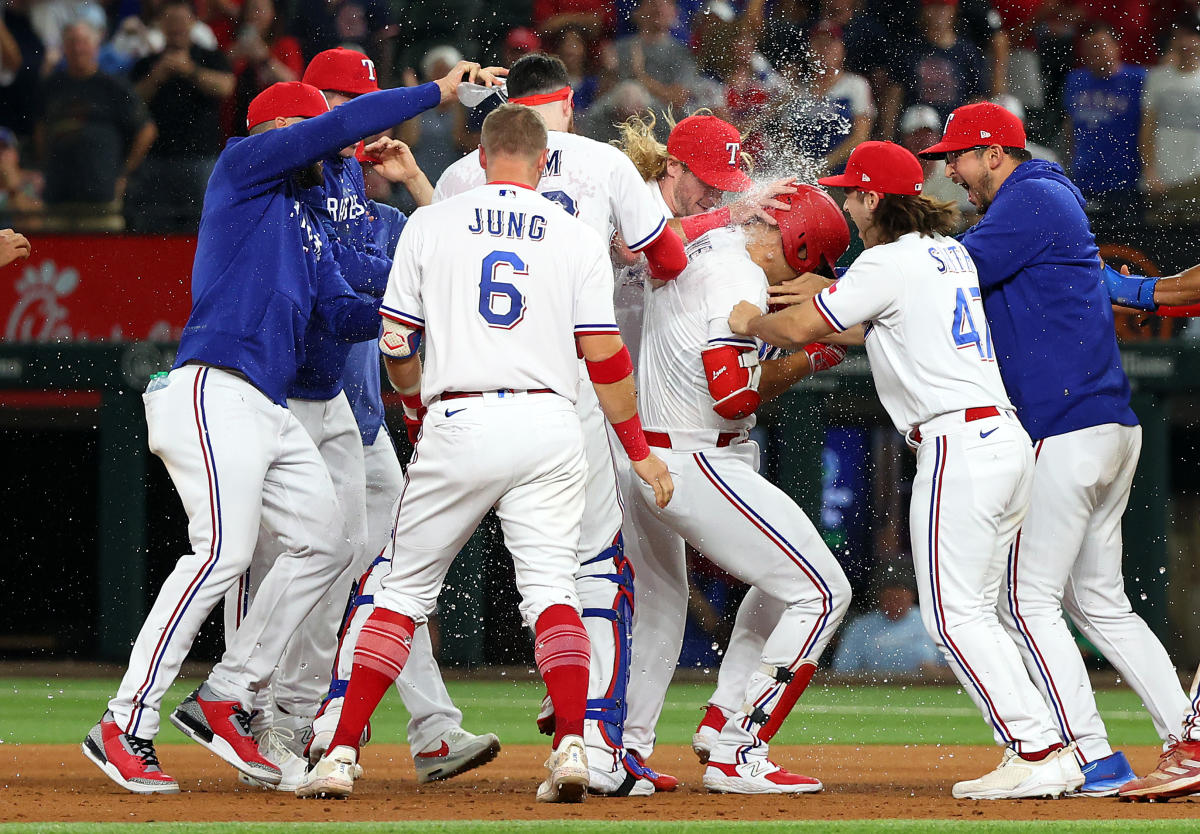 Blue Jays clinch first postseason berth since 2016 with win over