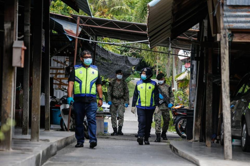 Police and Armed Forces personnel patrol the vicinity of Kampung Pulau Betong in Balik Pulau April 8, 2020. — Picture by Sayuti Zainudin
