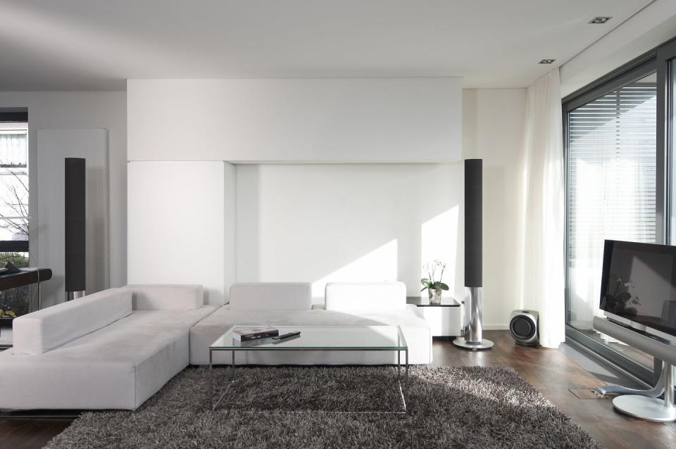 18) Opt for a White or Neutral Color Scheme