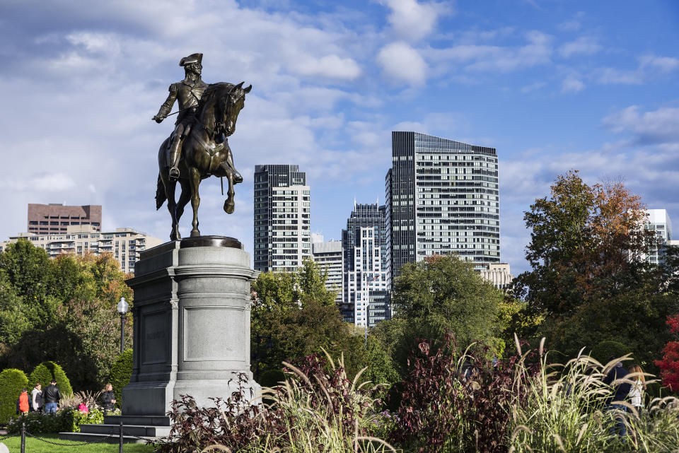 BACK BAY EAST, BOSTON, MASSACHUSETTS, UNITED STATES - 2015/10/18: Bronze Equestrian statue of George Washington in the Public Garden. (Photo by John Greim/LightRocket via Getty Images)