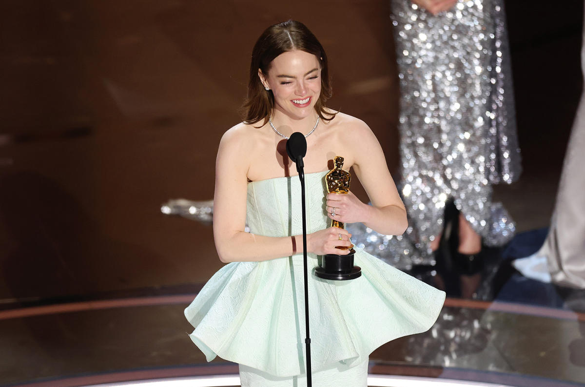 Emma Stone's Oscars Speech Gets Swifties' Attention by Quoting Taylor Swift  Song Title