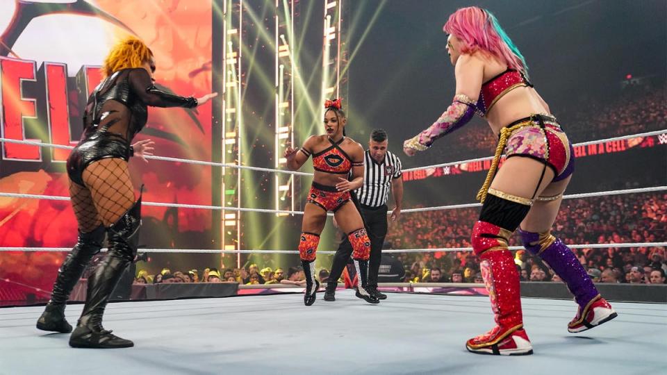 The Raw Women’s title match was an incredible opener (WWE)