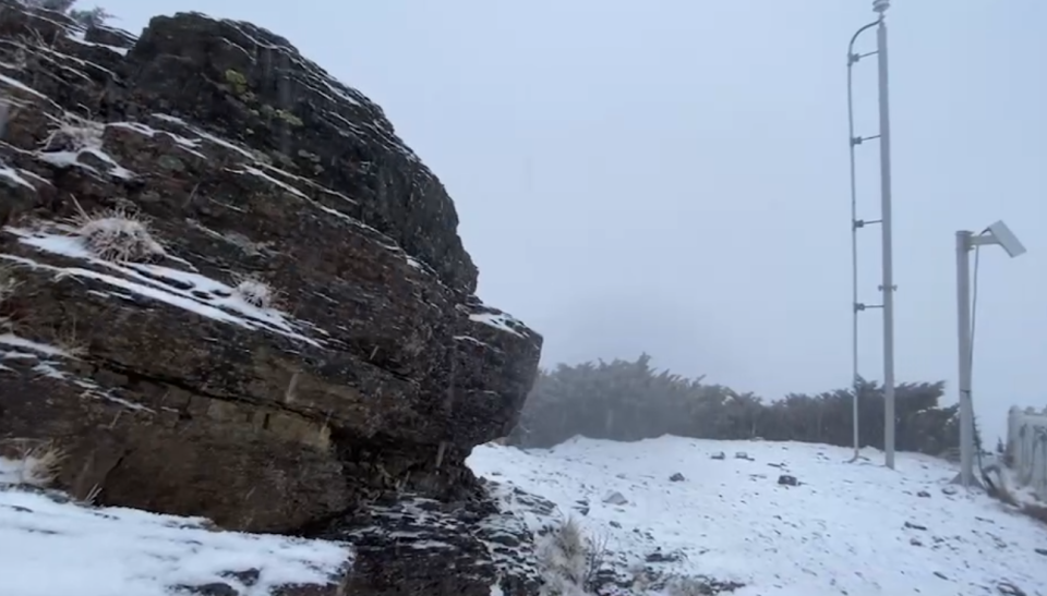 位於高海拔的玉山受到全球暖化影響至今仍未降雪，不過氣象局表示，下週二降雪機率最高，玉山也有機會降雪。   圖：中央氣象局／提供（資料照）