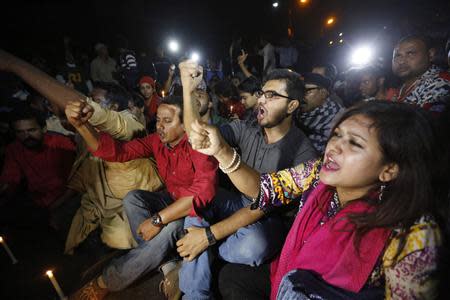 People chant slogans as they attend a sit-in protest at Shahbagh intersection demanding capital punishment for Bangladesh's Jamaat-e-Islami senior leader Abdul Quader Mollah after he won a dramatic stay of execution before he was due to be hanged in Dhaka December 10, 2013. REUTERS/Andrew Biraj