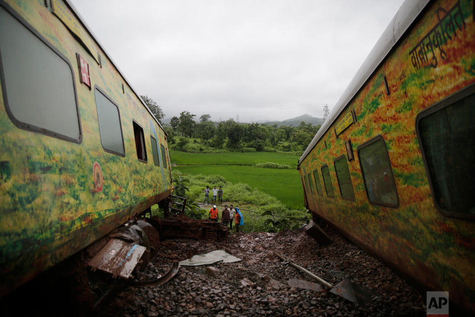 India train derails