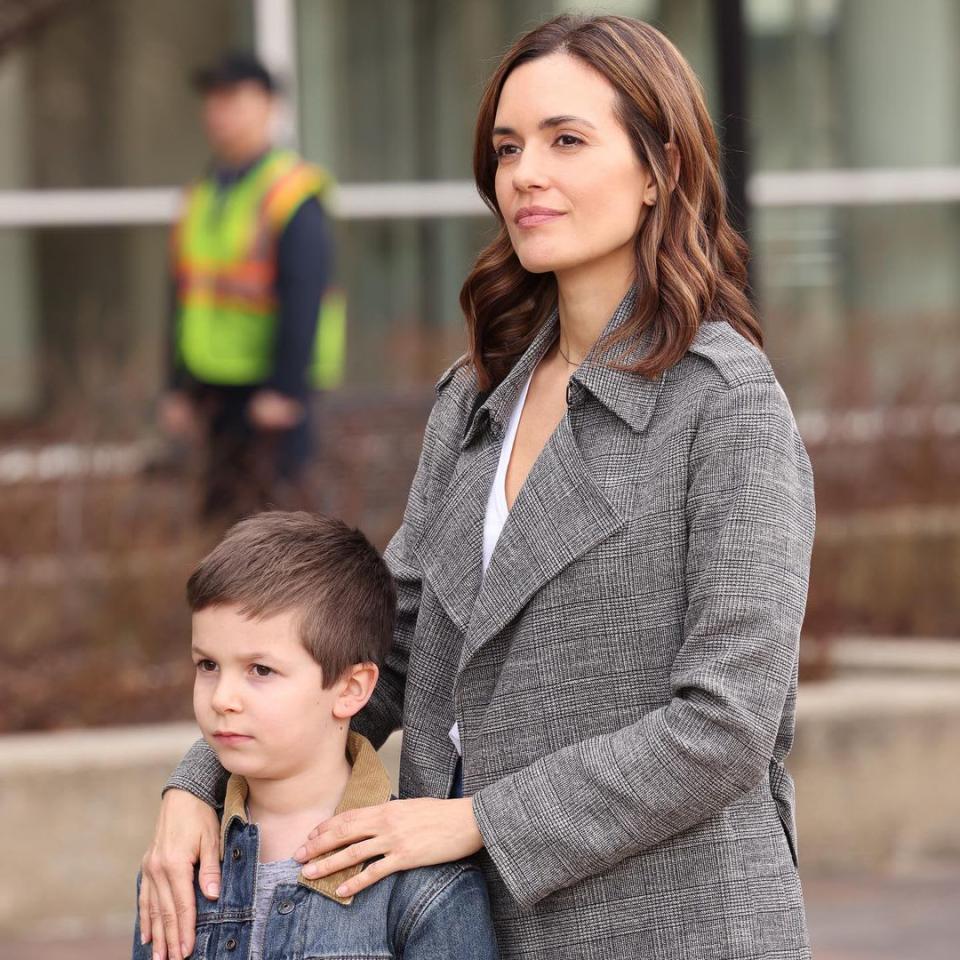 Natalie and Owen waiting for Nick at the airport