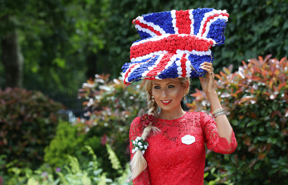 Attendee Natalia Beach flew the British flag at the annual racing event with a Union Jack-themed hat. <em>[Photo: Getty]</em>