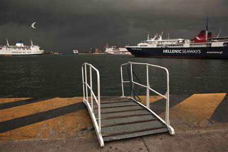 A passenger ramp is left at a promenade during a 24-hour general labour strike at the port of Piraeus near Athens November 6, 2013. REUTERS/Yorgos Karahalis