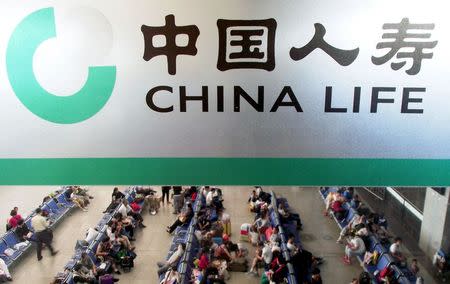 A logo of China Life insurance is seen at its branch in Nanjing, Jiangsu province, August 30, 2014. REUTERS/China Daily