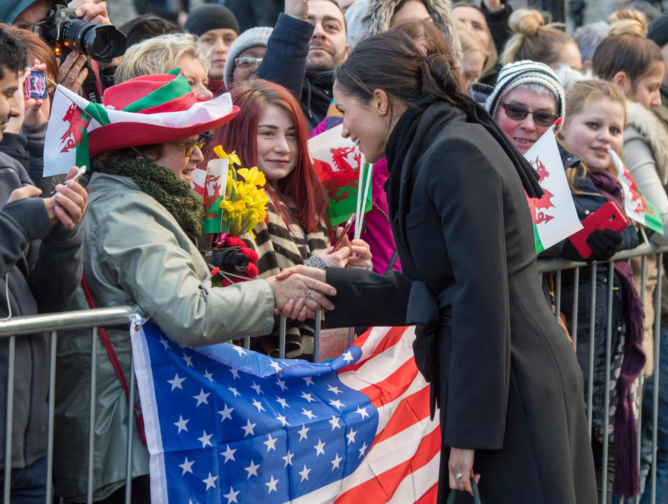 Someone brought an American flag to welcome her. (Photo: Neil Mockford via Getty Images)
