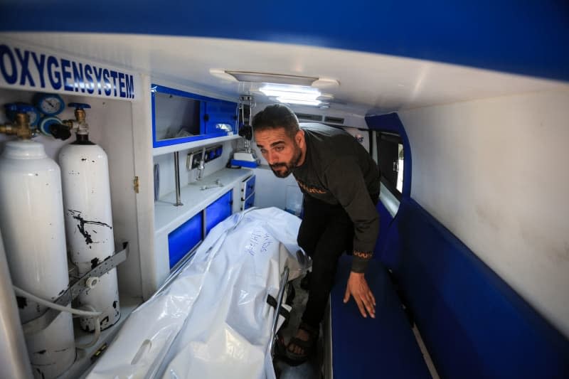 The body of one of the World Central Kitchen aid group staff members, who were killed in an Israeli air strike, is being transported out of the morgue of Abu Youssef Al-Najjar Hospital in Rafah in the southern Gaza Strip. Seven employees of the US-based aid organization World Central Kitchen (WCK) were killed in an Israeli airstrike on the Gaza Strip on Monday. Mohammed Talatene/dpa