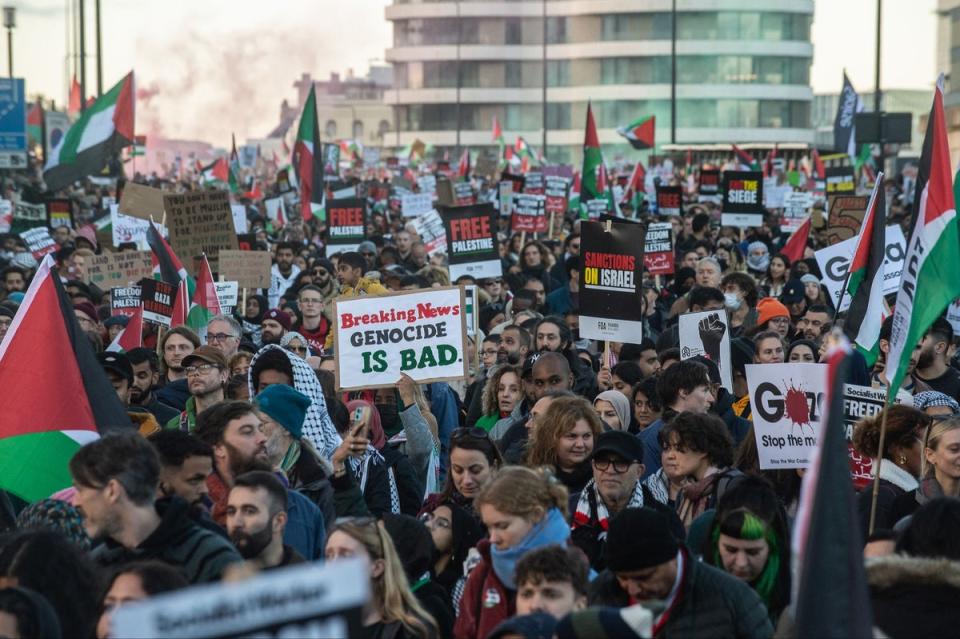 Pro-Palestine marchers on Vauxhall Bridge on Saturday (Getty Images)
