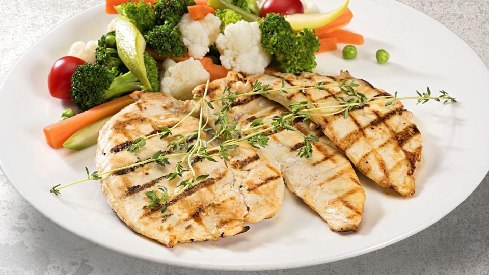grilled chicken breast with steamed vegetables