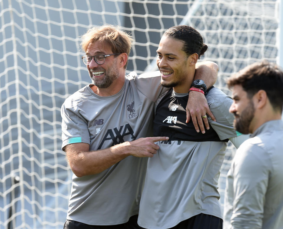 Ist Virgil van Dijk (M.) der Lieblingsspieler von Jürgen Klopp oder ist es doch ein anderer Spieler? (Bild: Getty Images)