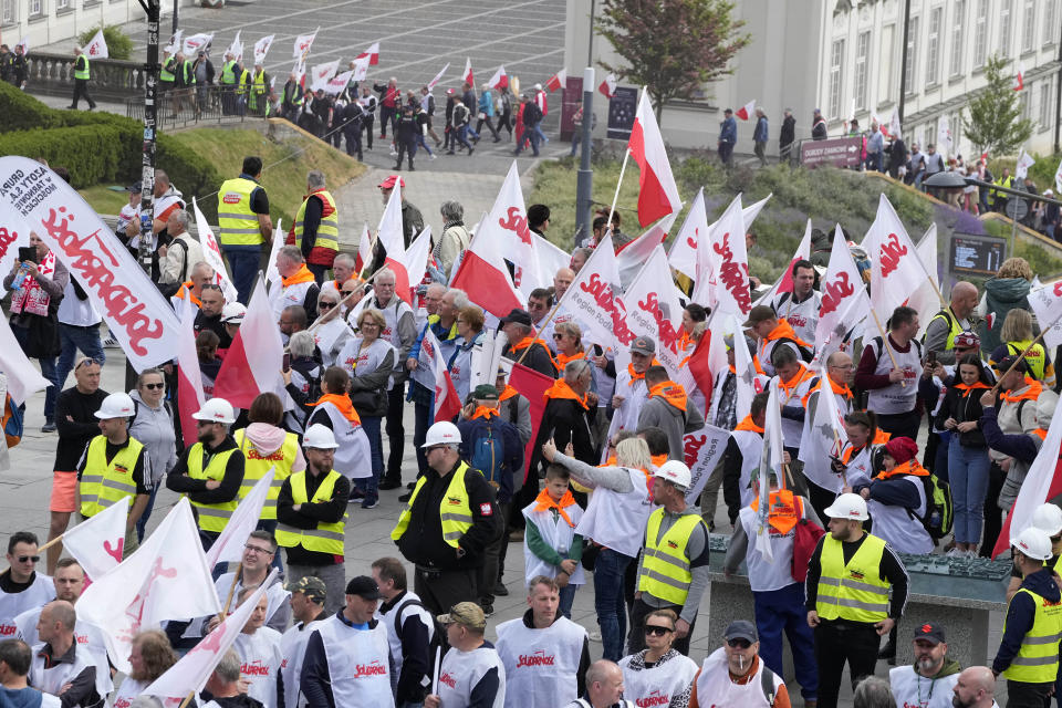 Polish farmers and other protesters gather in downtown Warsaw to protest the European Union's climate policies and Poland's pro-EU government, in Warsaw, Poland, Friday, May 10, 2024. (AP Photo/Czarek Sokolowski)