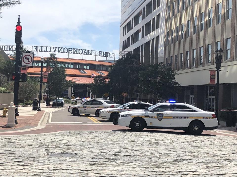 Police at the scene of the shooting in Jacksonville, Fla., on Aug. 26. (Photo: Brittney Donovan/Action News Jax)