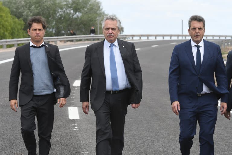 El presidente Alberto Fernández junto a Sergio Massa y Axel Kicillof en el Día de la Lealtad Peronista