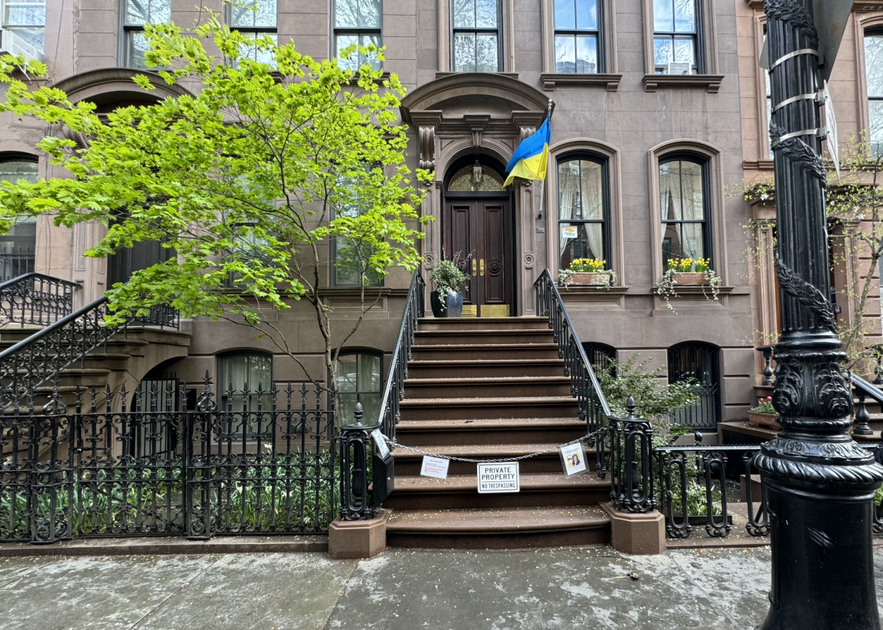 Carrie Bradshaw's stoop