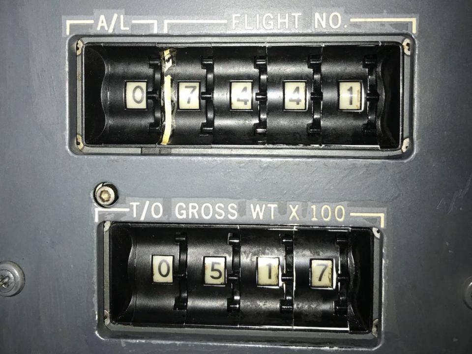 Overhead panel of the Boeing 737-200.