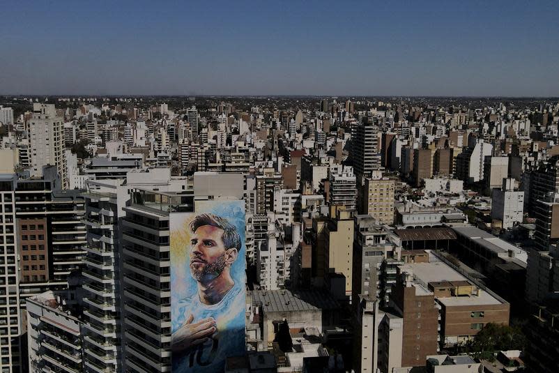身為梅西家鄉，阿根廷羅薩里奧非常「瘋梅西」，四處都能看見這位巨星的影子。（圖／達志影像美聯社）