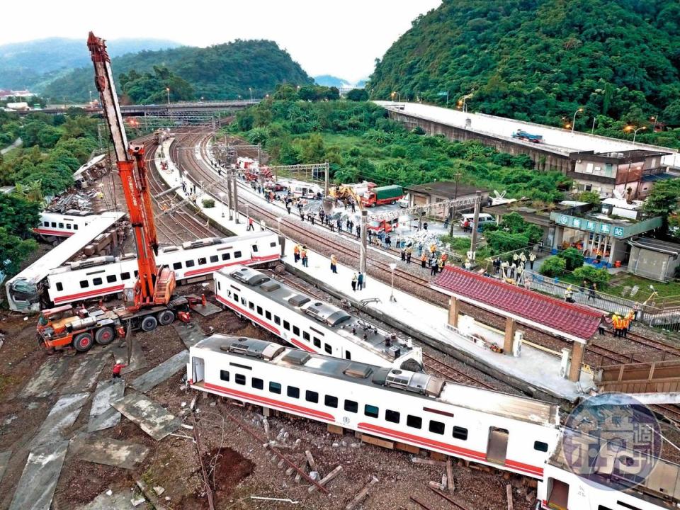 10月21日台鐵普悠瑪翻車意外調查報告出爐，竟將大部分責任全推給駕駛員，引起罹難家屬不滿。