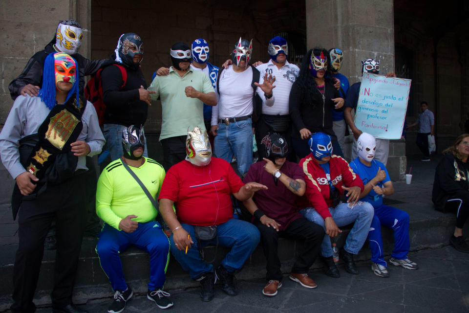 Luchadores esperan hablar con las autoridades del Gobierno de la Ciudad de México para solucionar el problema que tiene su colega Fantasma y su gimnasio. / Foto: Cuartoscuro