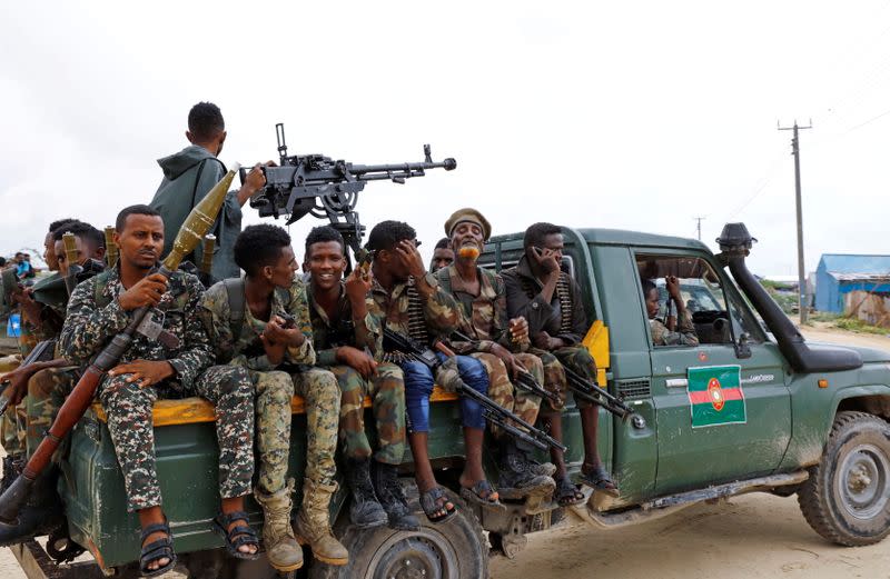 FILE PHOTO: Somali military opposition troops from Hawiye clan move to their barracks after reaching an agreement with the prime minister following clashes over the tenure of the president in Mogadishu