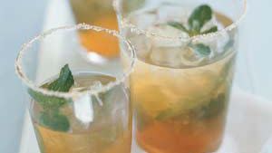 Iced Green Tea With Ginger and Mint