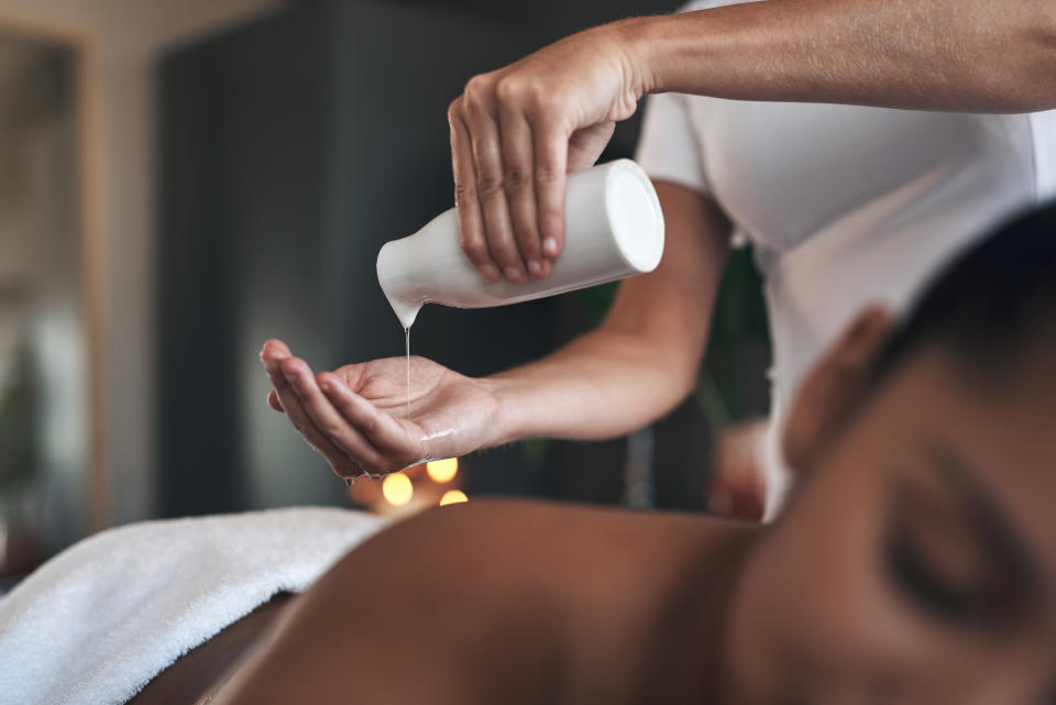 Massage aux huiles essentielles (Getty Images)