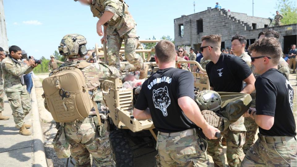 Cadets from North Carolina universities assist green berets assigned to 1st Special Forces Command during a trauma event as part of the annual US Army Special Operations Command Capabilities Exercise (CAPEX) at Fort Bragg, N.C. (Army)