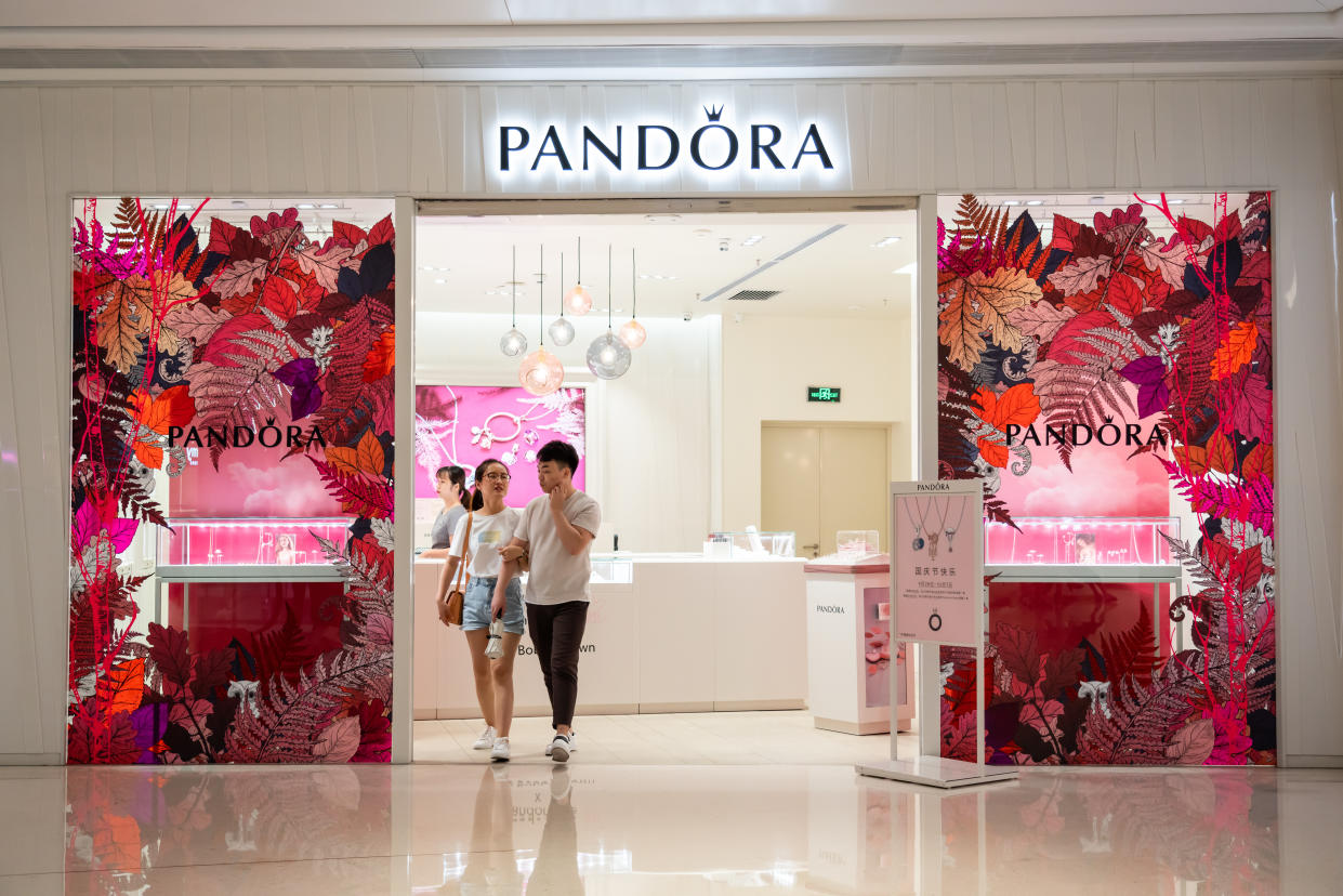 Tienda de Pandora en China. (Foto: Alex Tai/SOPA Images/LightRocket via Getty Images)