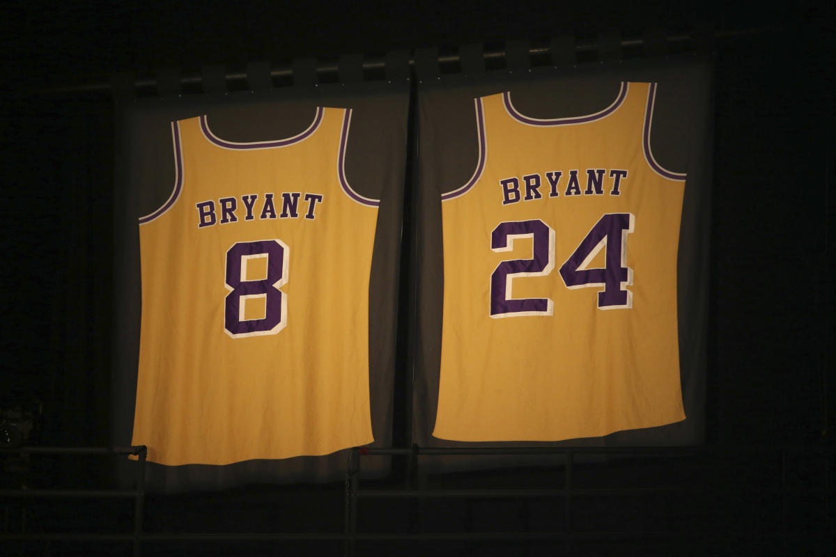 Mavericks retire No. 24 jersey to honor Kobe Bryant