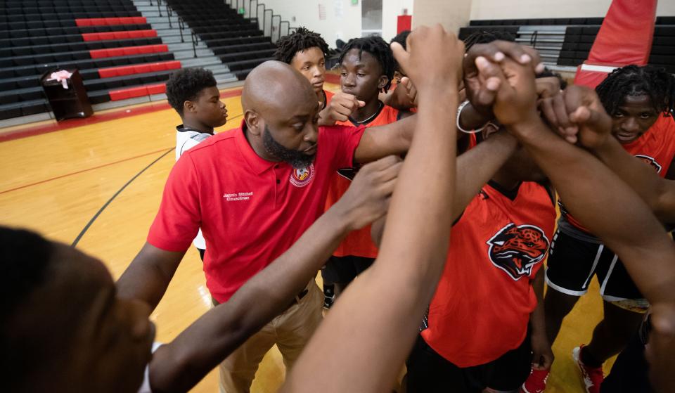 June 2, 2022; Tuscaloosa, AL, USA; Sumter Central basketball coach Jazmin Mitchell works with his team as they hold a summer workout. Mitchell is one of the AHSAA Making A Difference award winners for 2022. Gary Cosby Jr.-The Tuscaloosa News