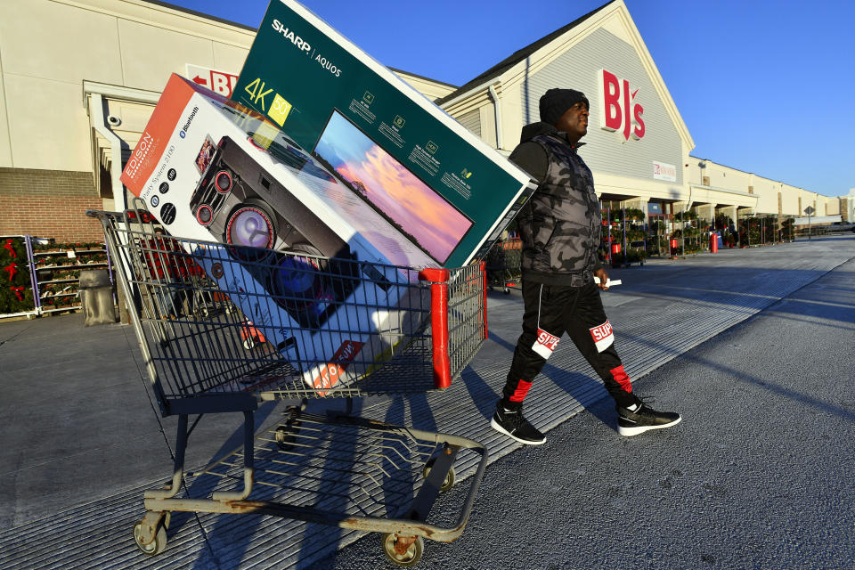 El Black Friday es conocido por los descuentos en los productos electrónicos, pero no todos merecen la pena. Foto: Josh Reynolds/AP Images for BJ's Wholesale Club.