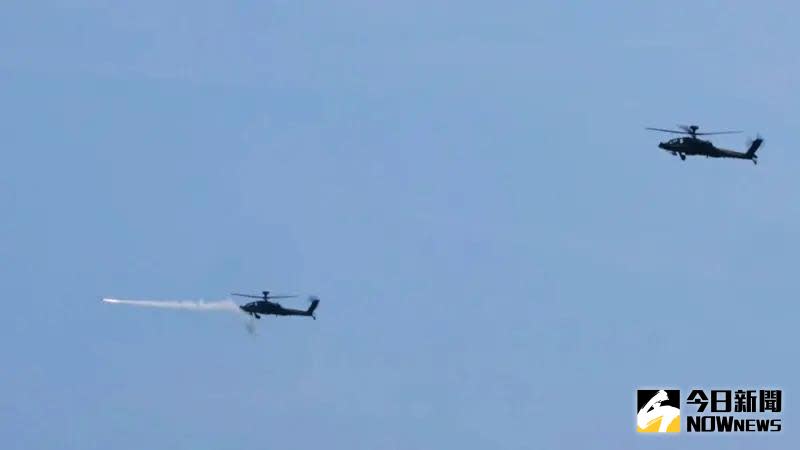 ▲「神鷹操演」精準飛彈射擊，AH-64E阿帕契攻擊直升機發射刺針飛彈。（圖／記者莊全成攝，2024.04.16）