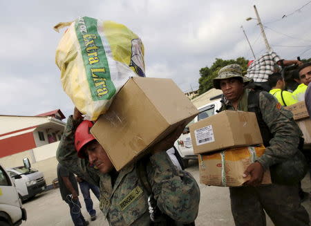 Soldiers load humanitarian aid boxes from a truck after an earthquake struck off the Pacific coast, in the town of Canoa, Ecuador, April 18, 2016. REUTERS/Henry Romero