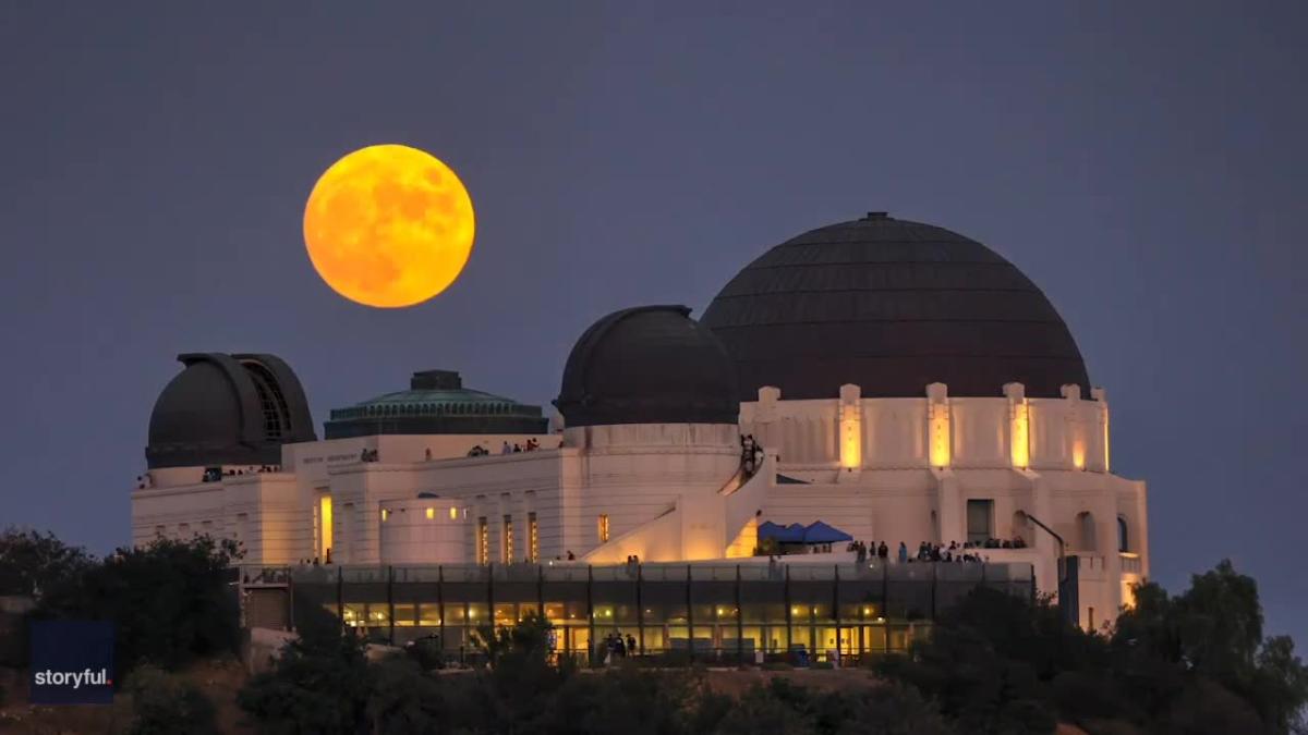 Timelapse Captures Blue Moon Rising Behind Griffith Observatory in Los