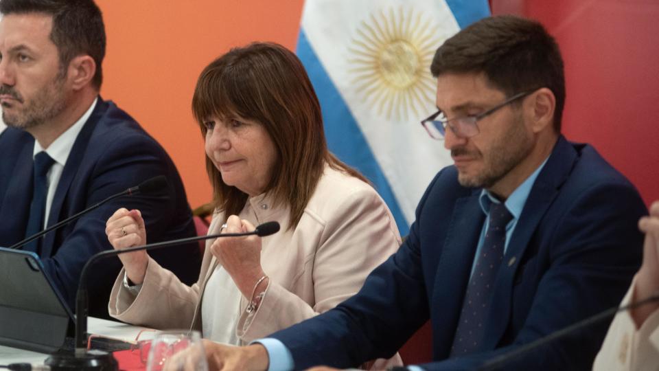 La ministra de Seguridad nacional, Patricia Bullrich, y el gobernador de Santa Fe, Maximiliano Pullaro