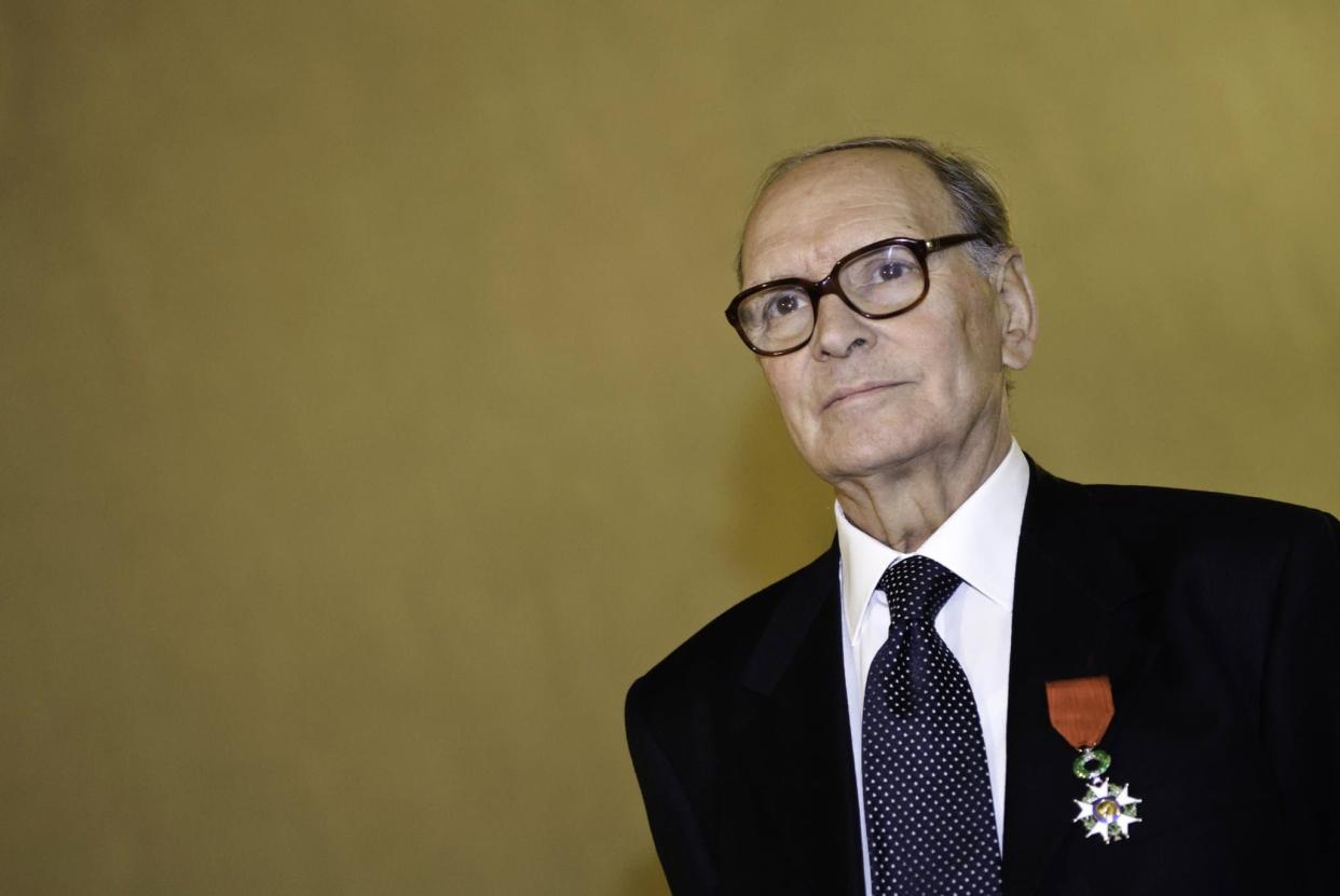 Ennio Morricone recevant sa légion d'honneur en 2009 - Andreas Solara - AFP