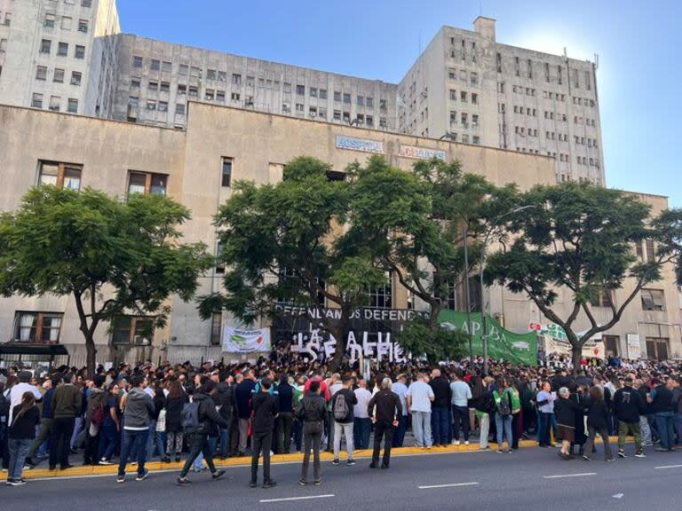 Por el hospital a diario pasan unos 1000 pacientes